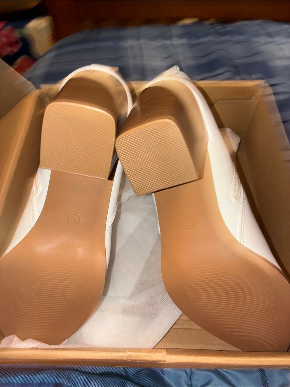 NWT Rilista Womens V Cutout Ankle Boots Pointed Toe Chunky 9.5 White zipper - Picture 6 of 8